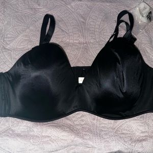 Black full coverage Cacique bra non slip